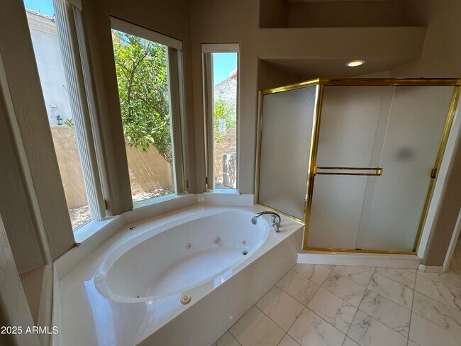 Building Photo - 2053 E Clubhouse Dr
