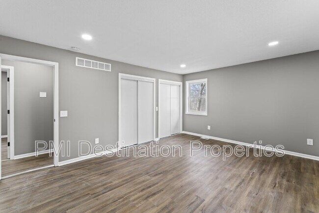Building Photo - 2081 Willow Ln