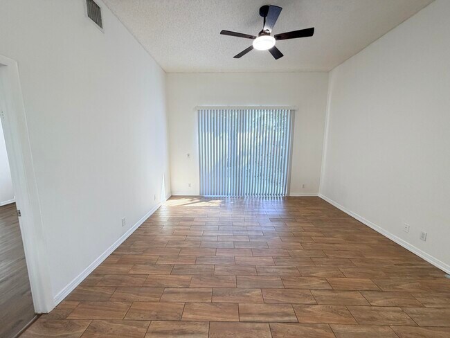 Building Photo - 133 Woodlake Cir