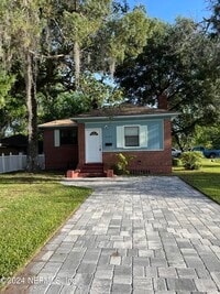 Building Photo - 5105 Hollycrest Dr