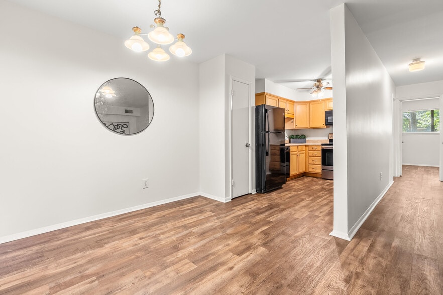 Building Photo - 1212 Schaub Dr