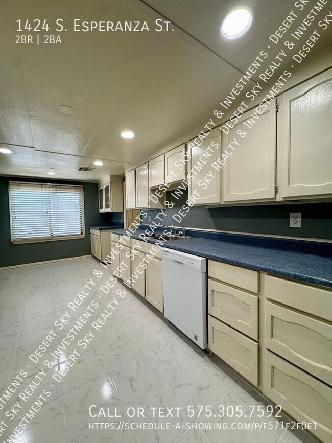 Building Photo - 1424 S Esperanza St