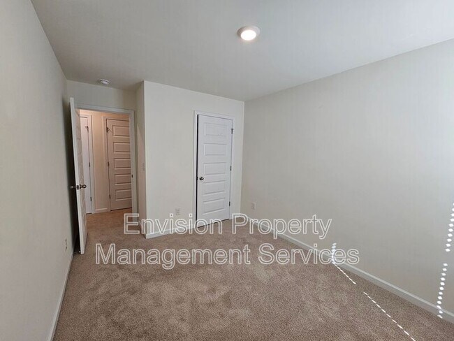 Building Photo - 611 Dairy Dr