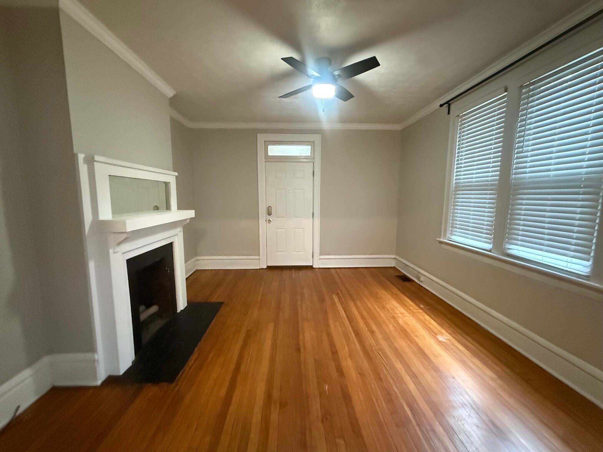 Building Photo - 425 Reinhard Ave