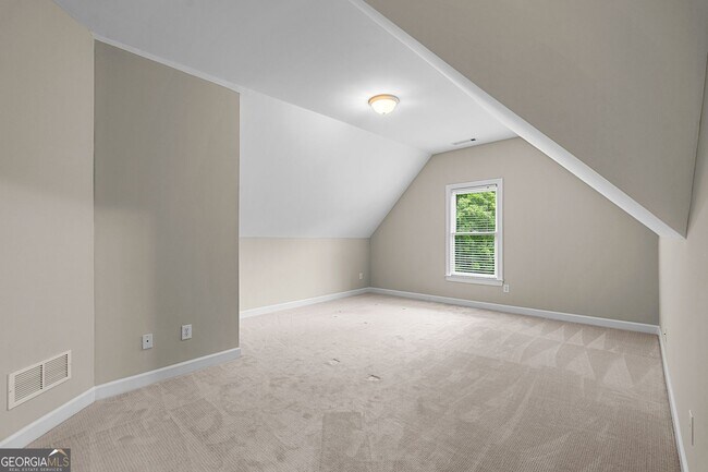 Building Photo - 340 Broadmoor Dr