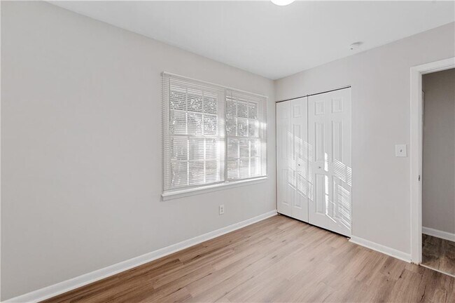 Building Photo - 2382 Peachwood Cir NE