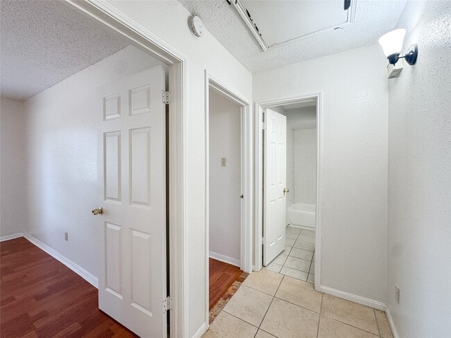 Building Photo - 1727 Junker St