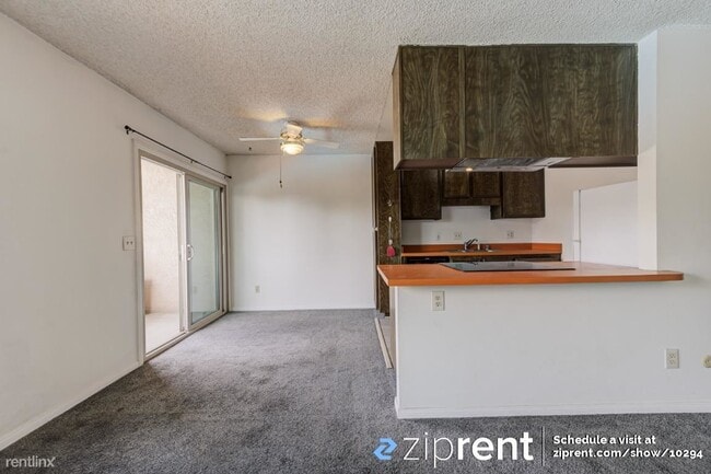 Building Photo - 2 br, 1 bath Condo - 9546 Carroll Canyon R...