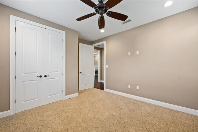 Building Photo - 4 Bedroom in Niceville!