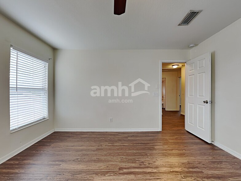 Building Photo - 8523 Deer Chase Dr