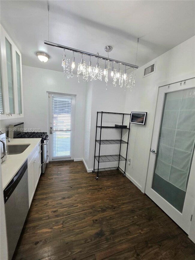 Building Photo - 1616 Euclid Ave