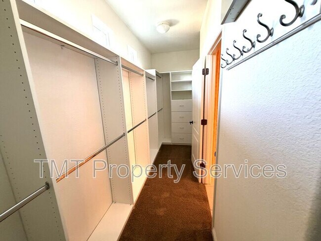 Building Photo - 6832 Salvaterra Cir