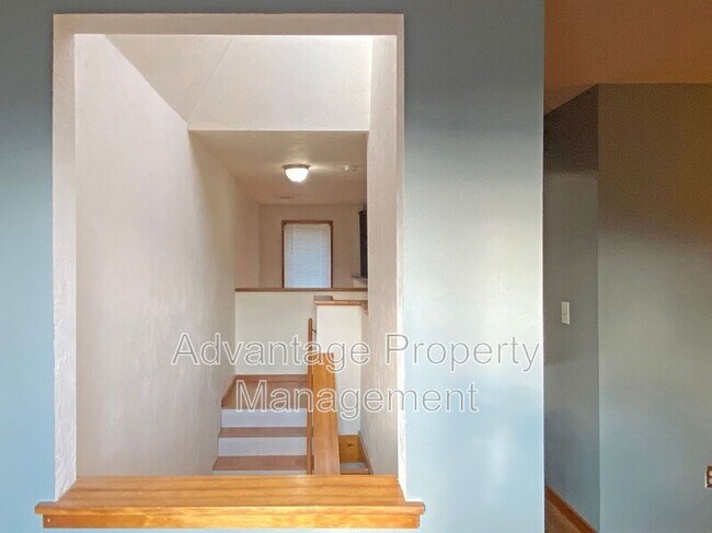 Building Photo - 149 NE Powderhorn Dr