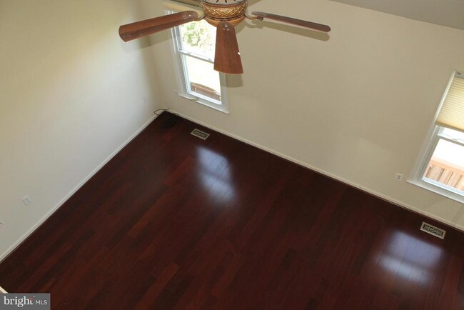 Building Photo - 21176 Winding Brook Square