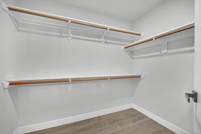 Building Photo - SEPTEMBER SPECIAL! SIGN YOUR LEASE BY 09.3...