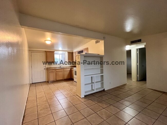 Building Photo - Two Bedroom/One Bath