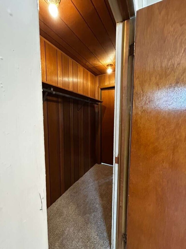 Building Photo - 41 Fallbrook St