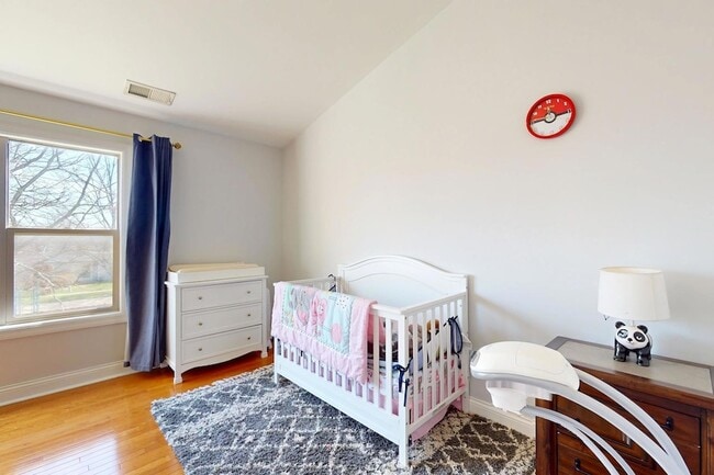 Building Photo - 331 Mary Belle Cir