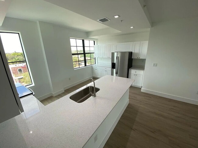Building Photo - "Charming 1-Bedroom Retreat in the Heart of Davie, FL – Perfect for Cozy Living!"