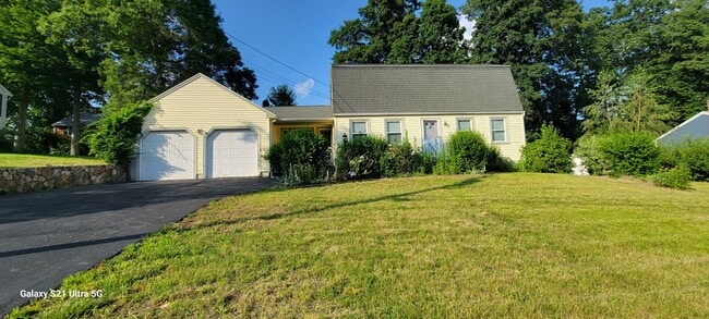 Building Photo - Single-Family Home in South Nashua