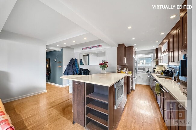 Building Photo - 530 Grand St