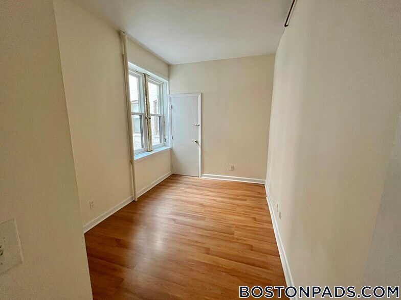 Building Photo - 1135 Commonwealth Ave