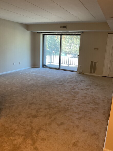 Building Photo - 23 Oakridge Dr