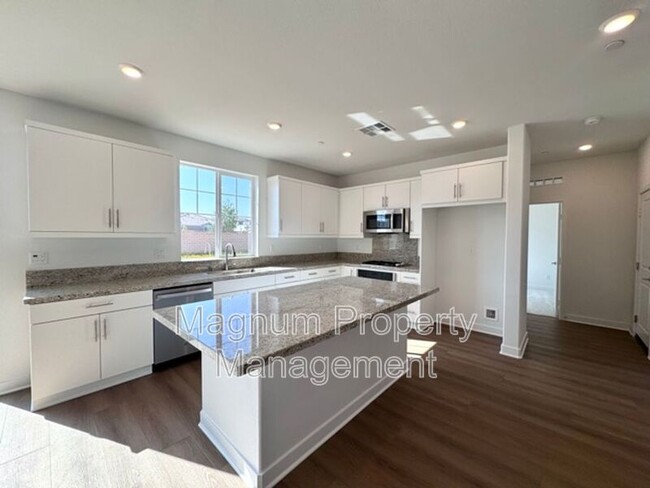 Building Photo - 30769 Valley Heights Dr.