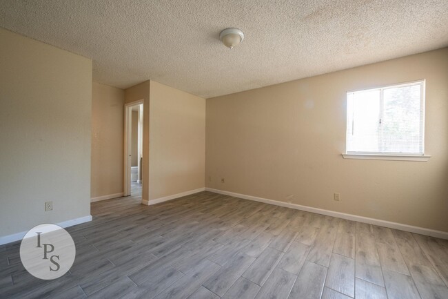 Building Photo - Fresno North West Fig Garden Loop Home, 3B...