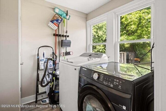 Building Photo - 109 S Main St