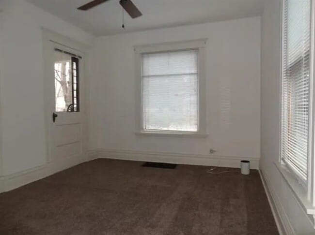 Building Photo - 320 N Dodge St