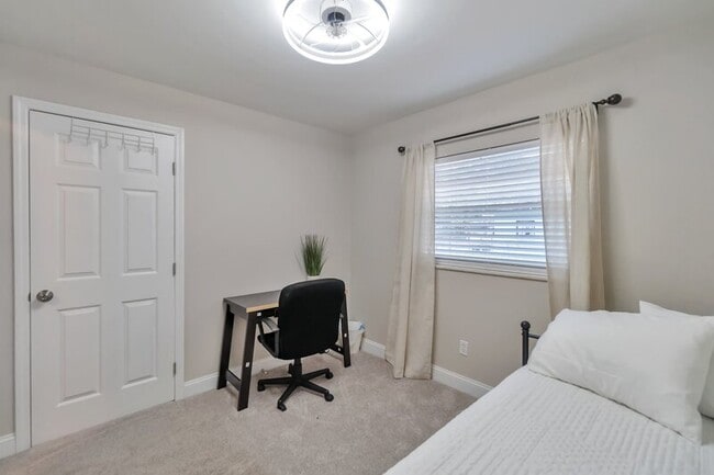 Building Photo - 3202 E Jean St