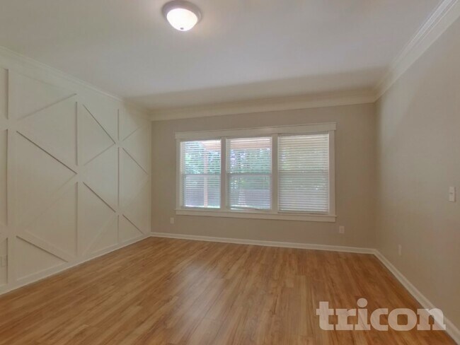 Building Photo - 2480 Marthas Ridge Dr