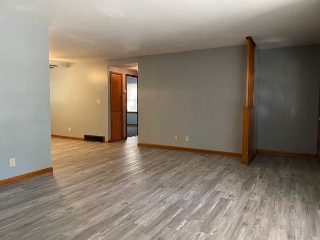 Building Photo - 1342 S Market St