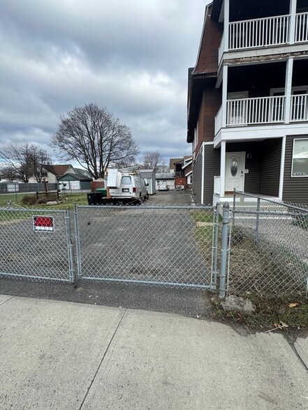 Building Photo - 664 Chicopee St