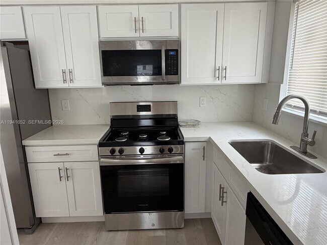 Building Photo - 3581 SW 13th Ct