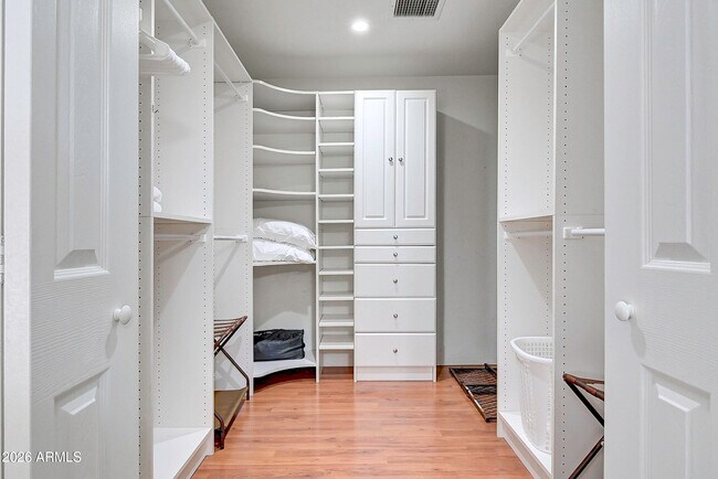 Building Photo - 1027 W 19th St