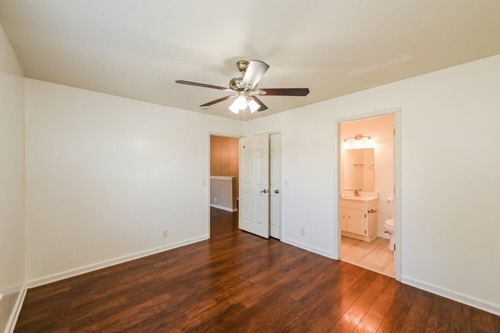 Building Photo - 4936 Deerhaven Dr