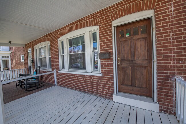 Building Photo - 505 E 19th St