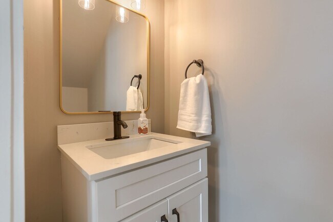 Building Photo - 1232 Lafayette St