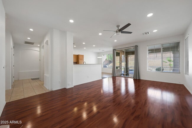 Building Photo - 1642 W Windsong Dr