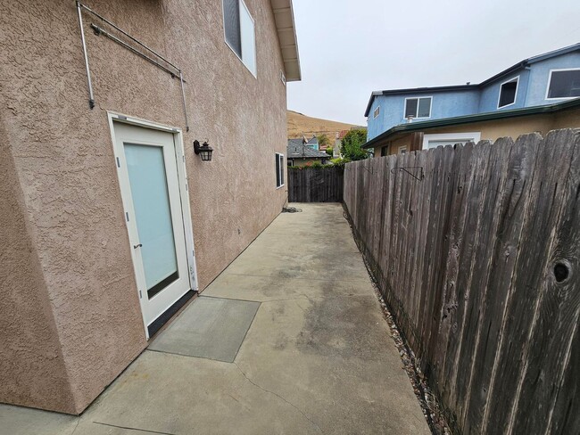 Building Photo - North Morro Bay - 3 Bedrooms