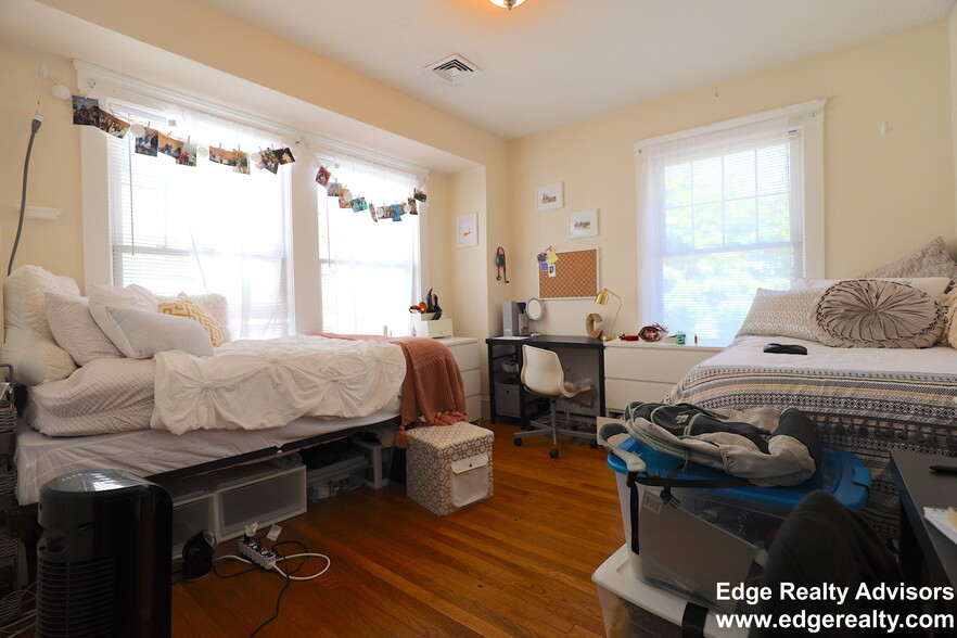 Building Photo - 37 Radnor Rd