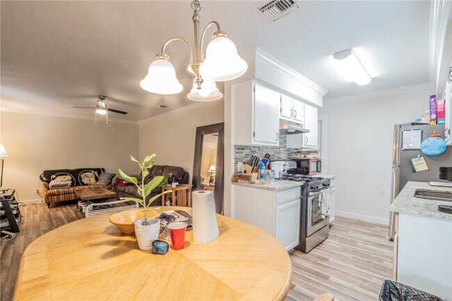 Building Photo - 10622 Golden Quail Dr