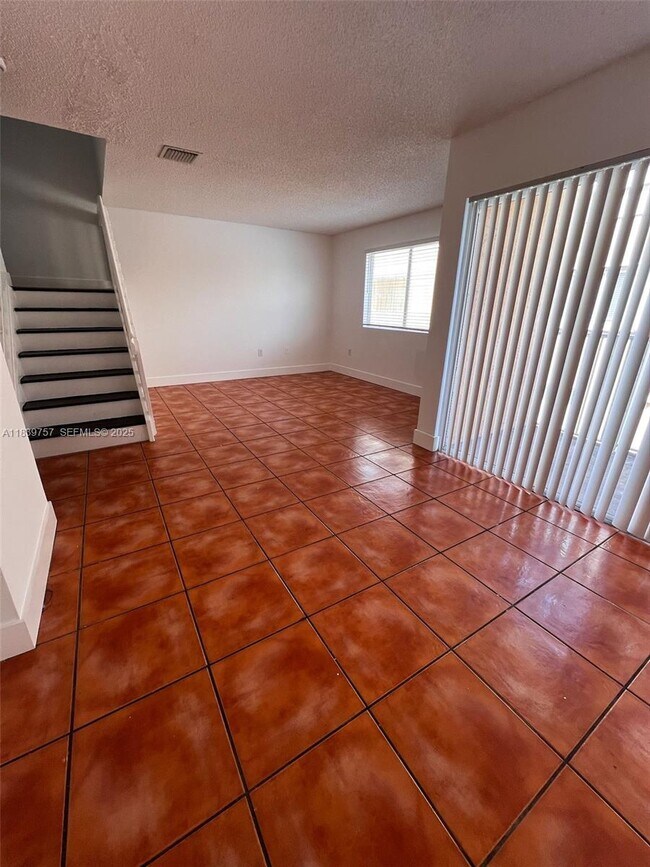 Building Photo - 6215 SW Kendale Lakes Cir