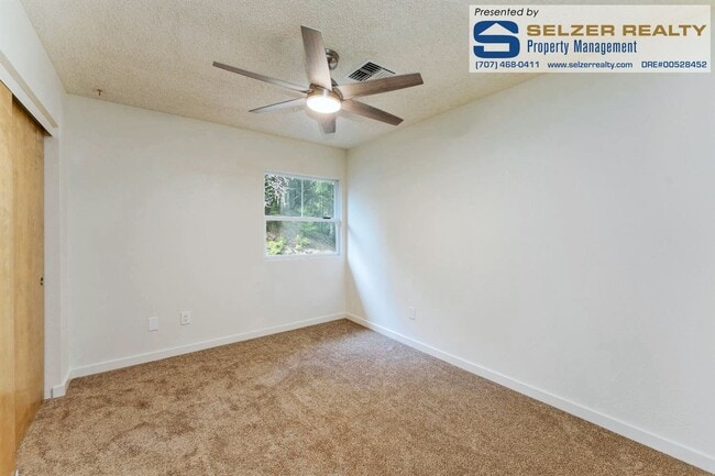 Building Photo - 25053 Robin Cir