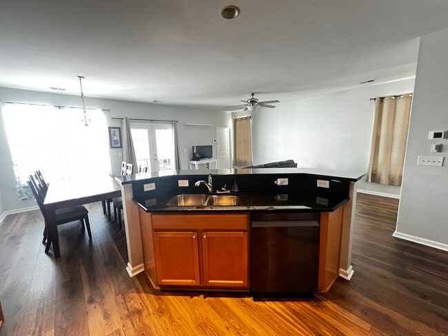 Building Photo - Beautiful 4 Bedroom, 3.5 Bath, Town Home at Tuscany is Available Now!