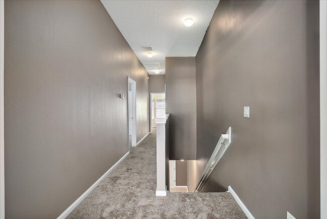 Building Photo - Beautiful Townhouse on preserve in highly ...