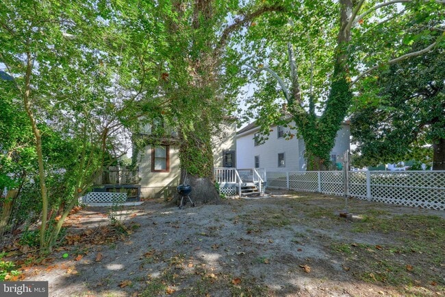 Building Photo - 220 Hazel Ave