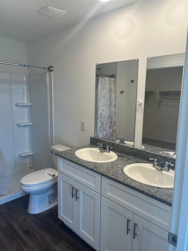 Building Photo - Beautiful 4 Bedroom 2 Bathroom split floor plan home in the newly built Turquoise Hills Neighborh...